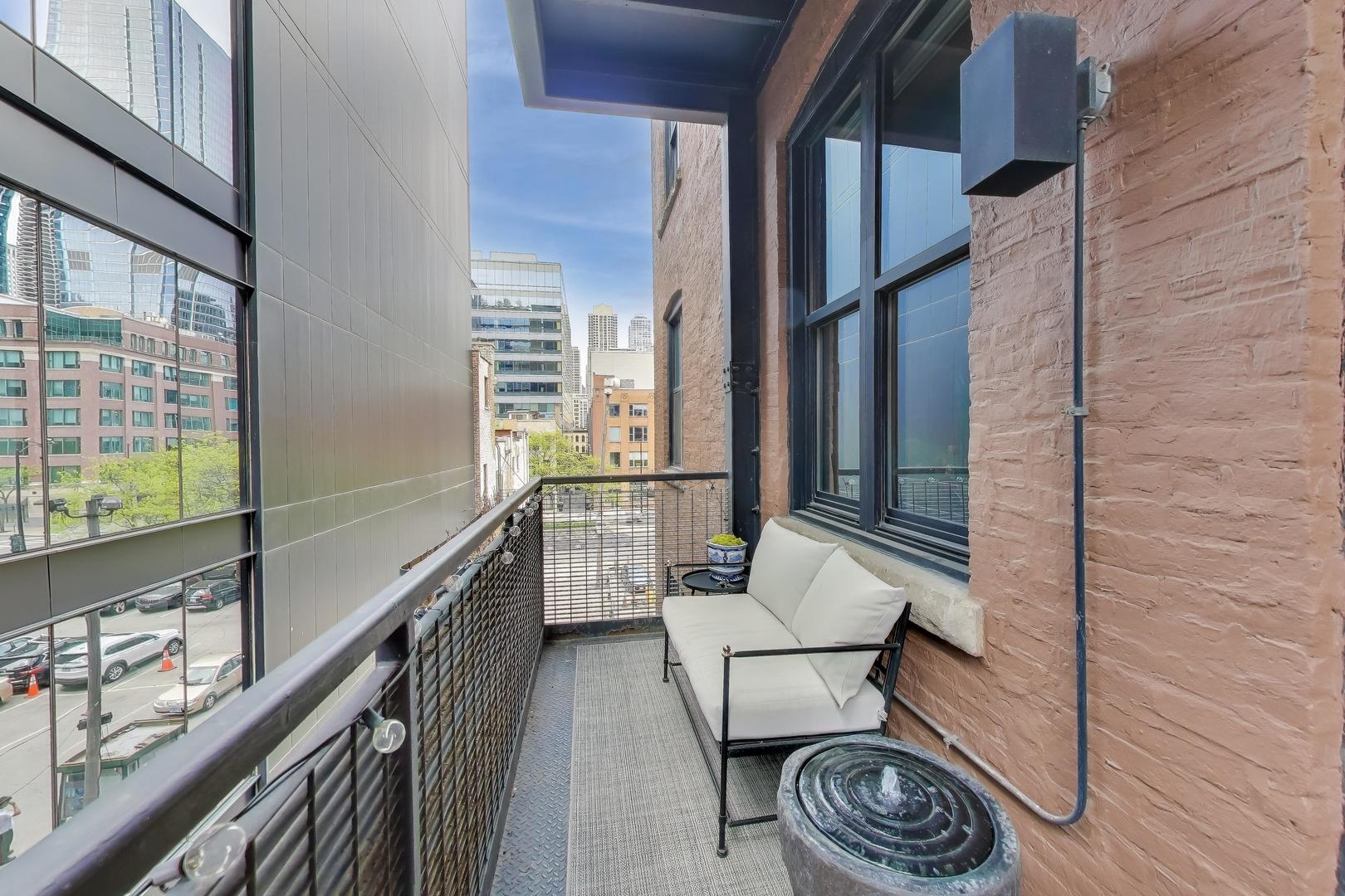 154 W Hubbard Street Unit: 304
