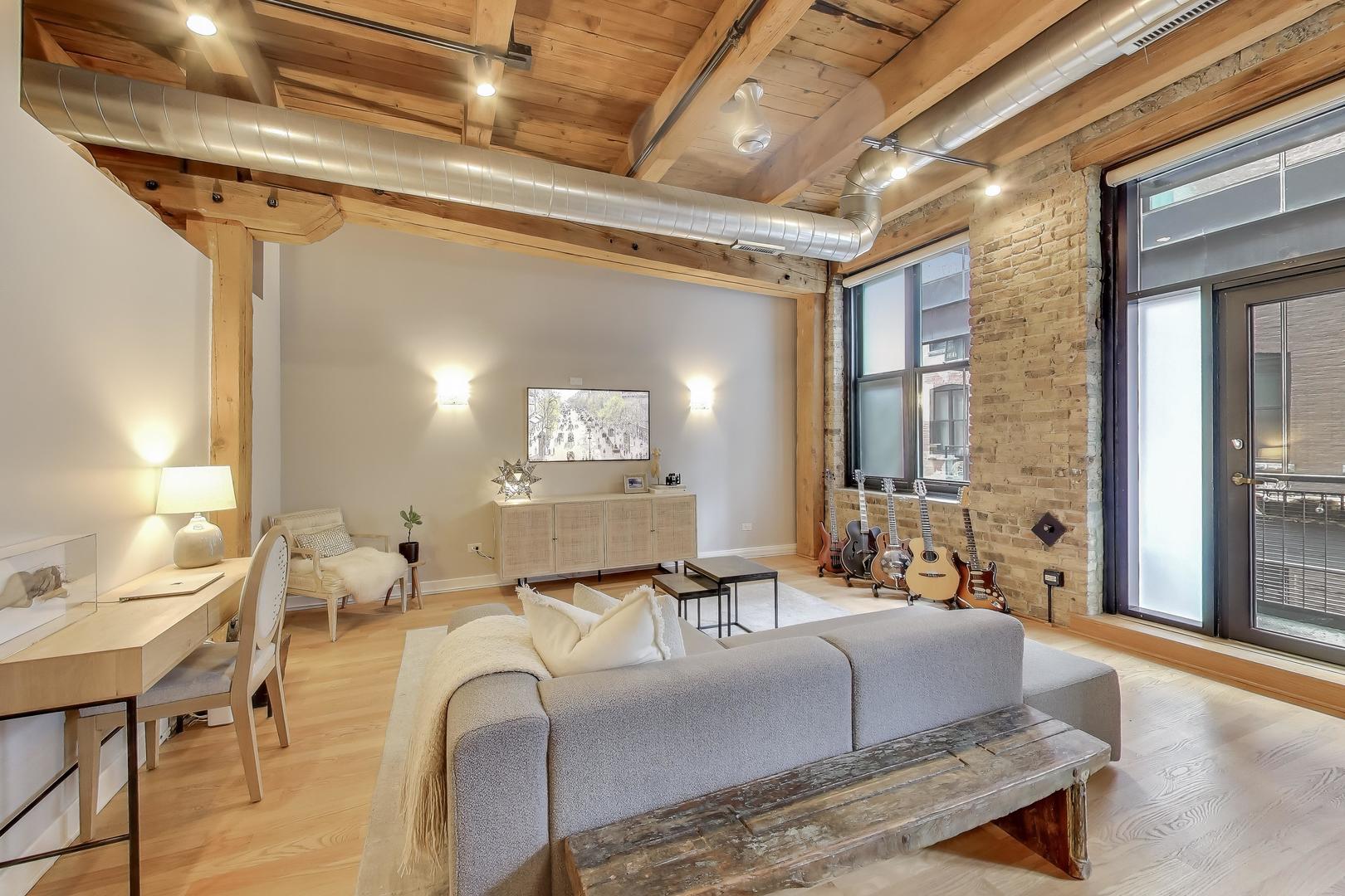 154 W Hubbard Street Unit: 304