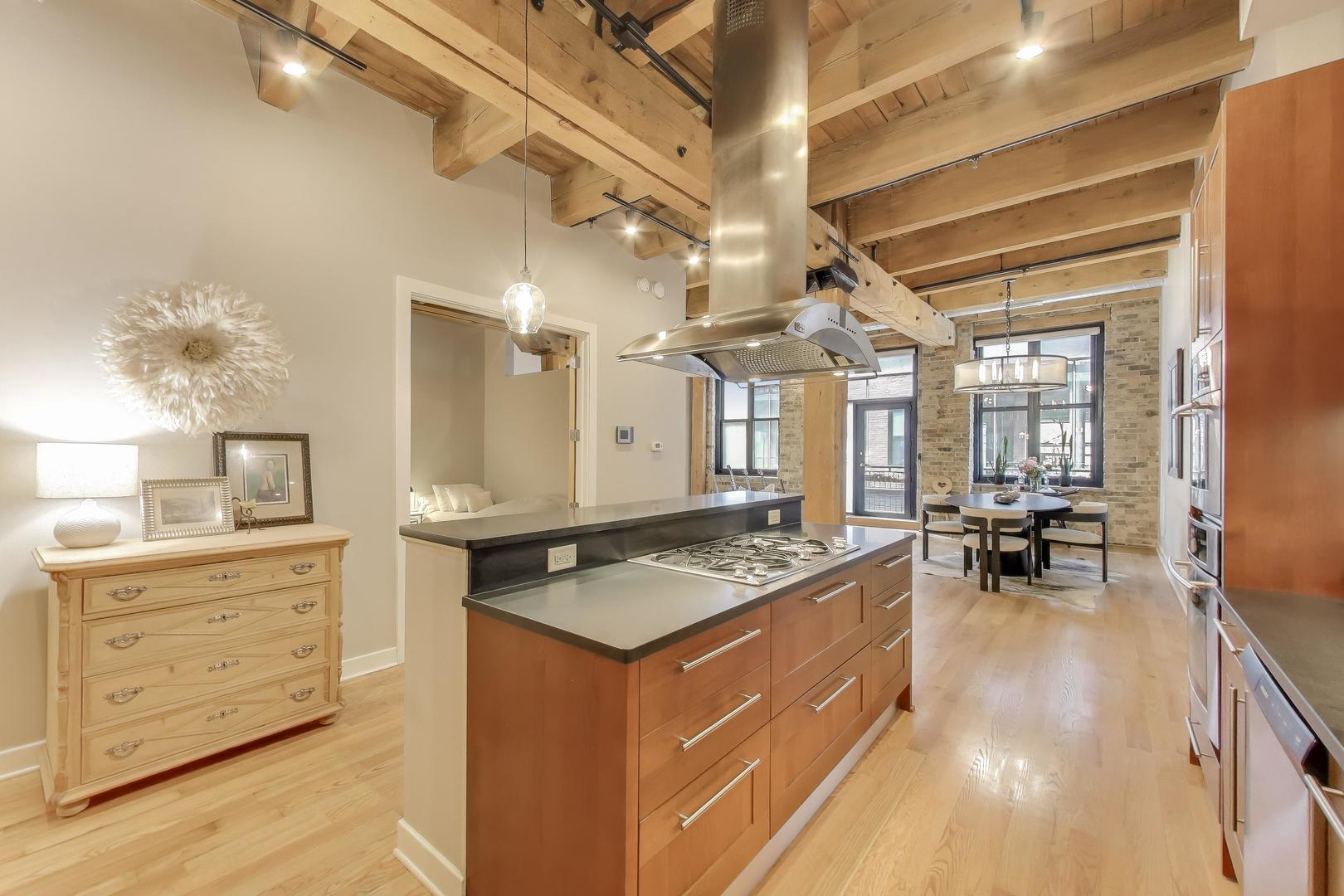 154 W Hubbard Street Unit: 304