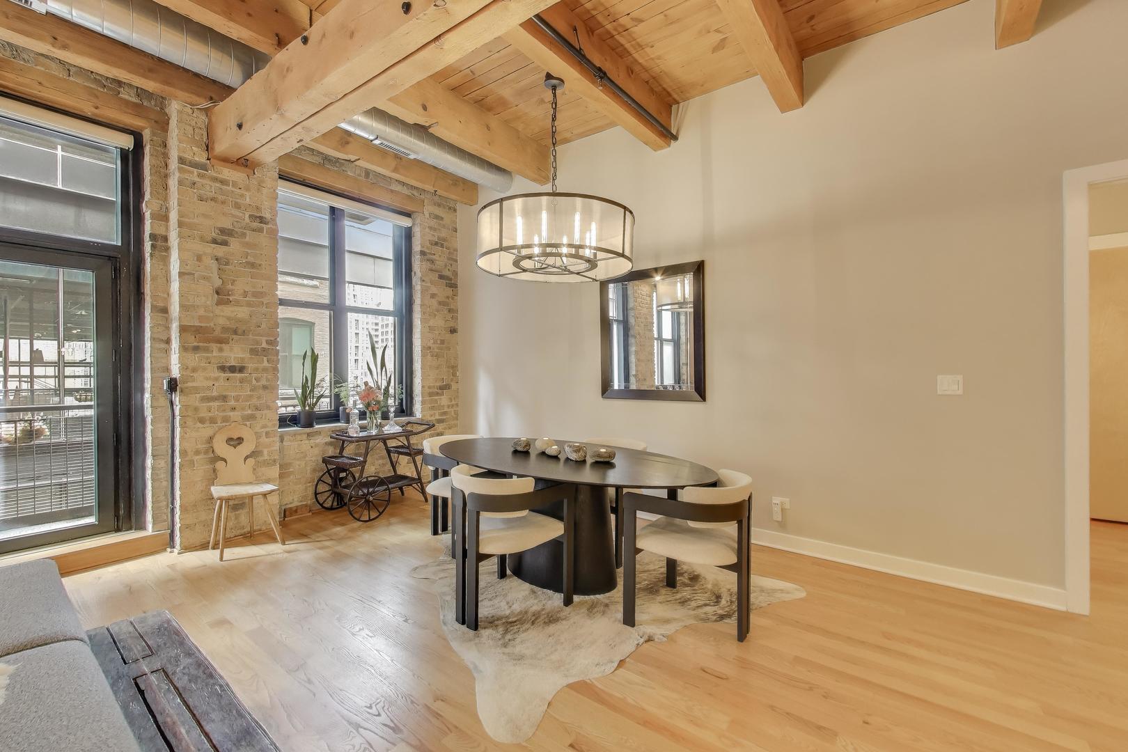 154 W Hubbard Street Unit: 304