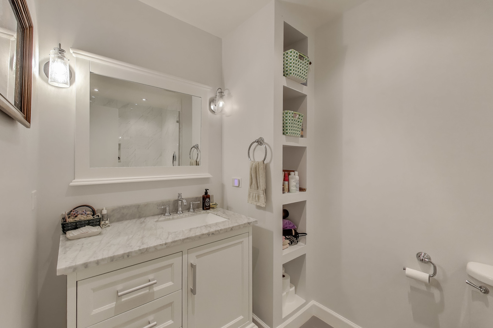 3151 N Lincoln Avenue Unit: 204