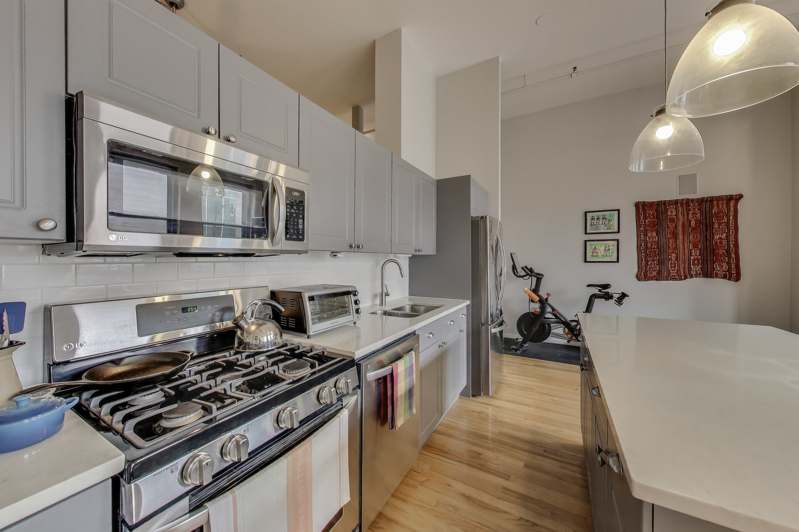 3151 N Lincoln Avenue Unit: 204