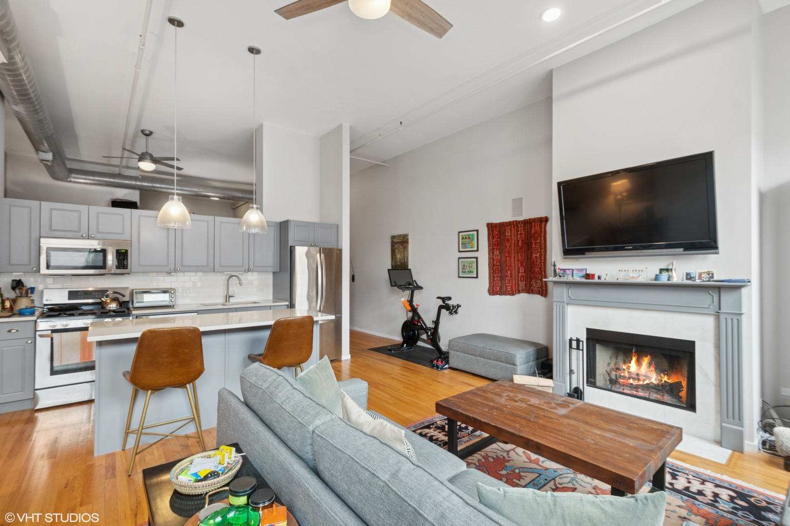 3151 N Lincoln Avenue Unit: 204