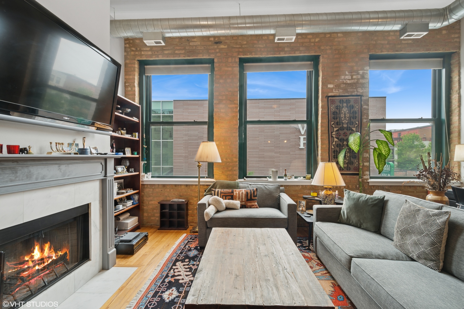 3151 N Lincoln Avenue Unit: 204