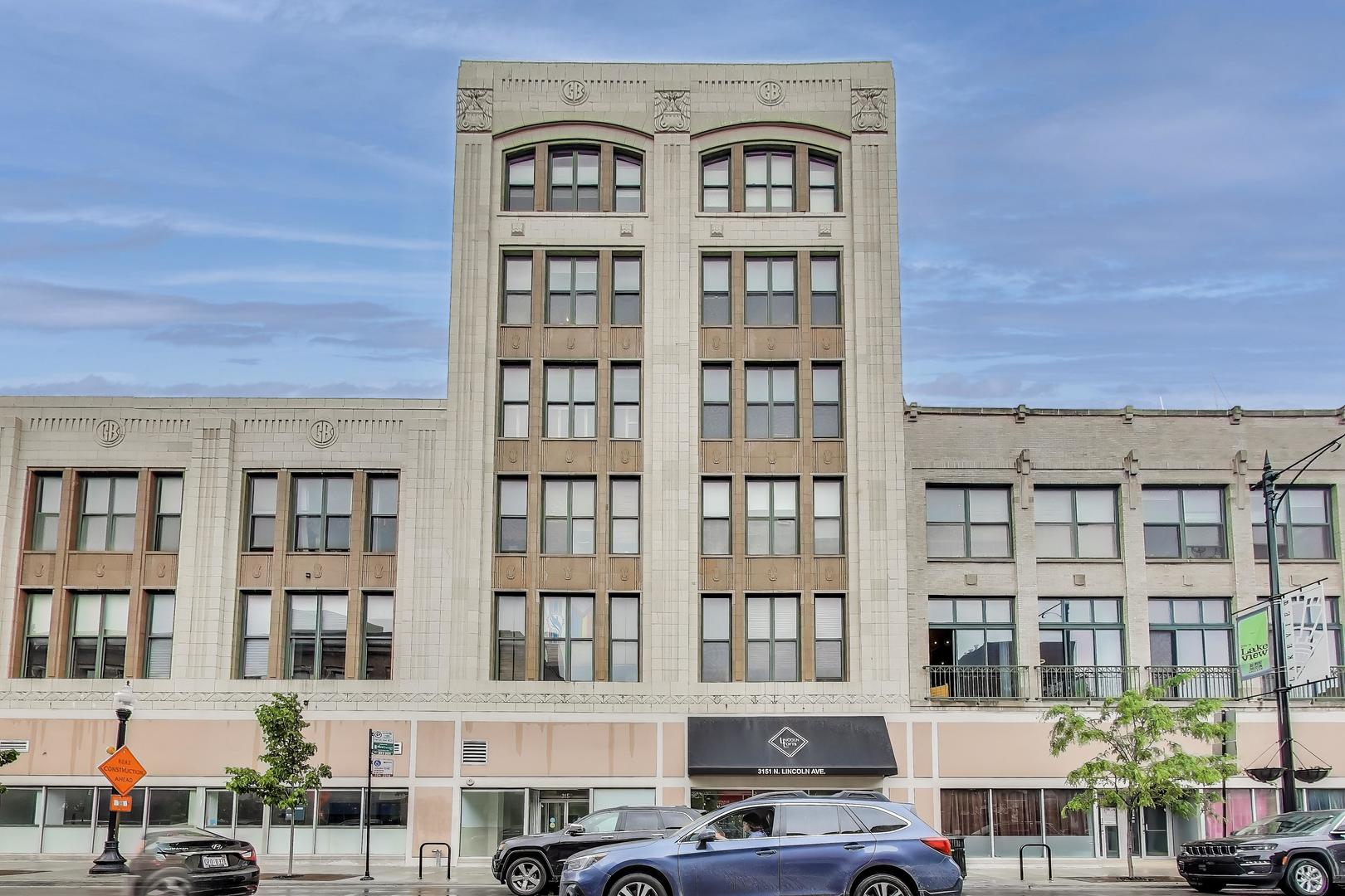 3151 N Lincoln Avenue Unit: 204