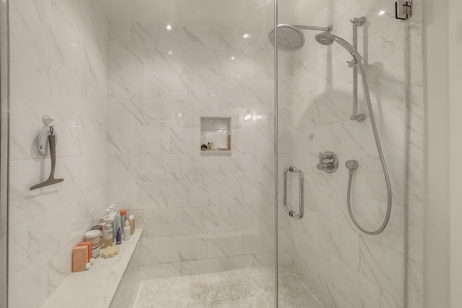 3151 N Lincoln Avenue Unit: 204