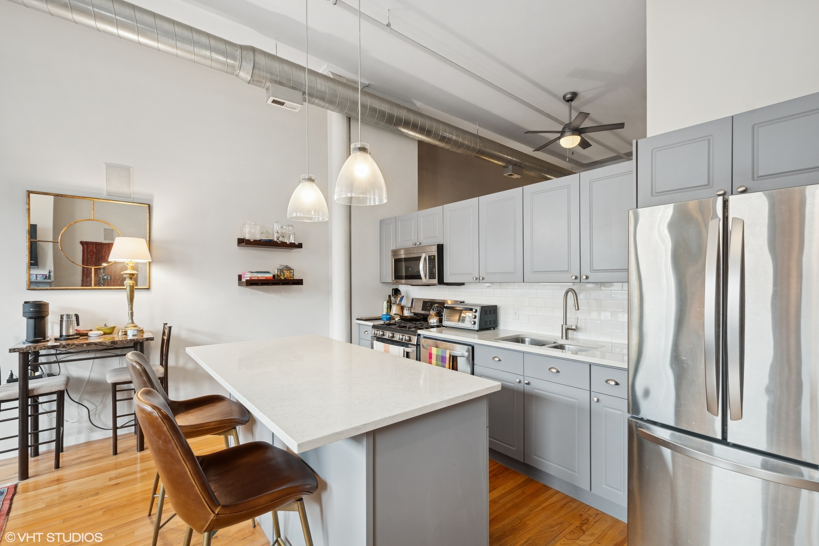 3151 N Lincoln Avenue Unit: 204