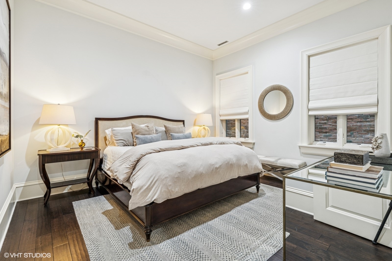 542 W Dickens Street