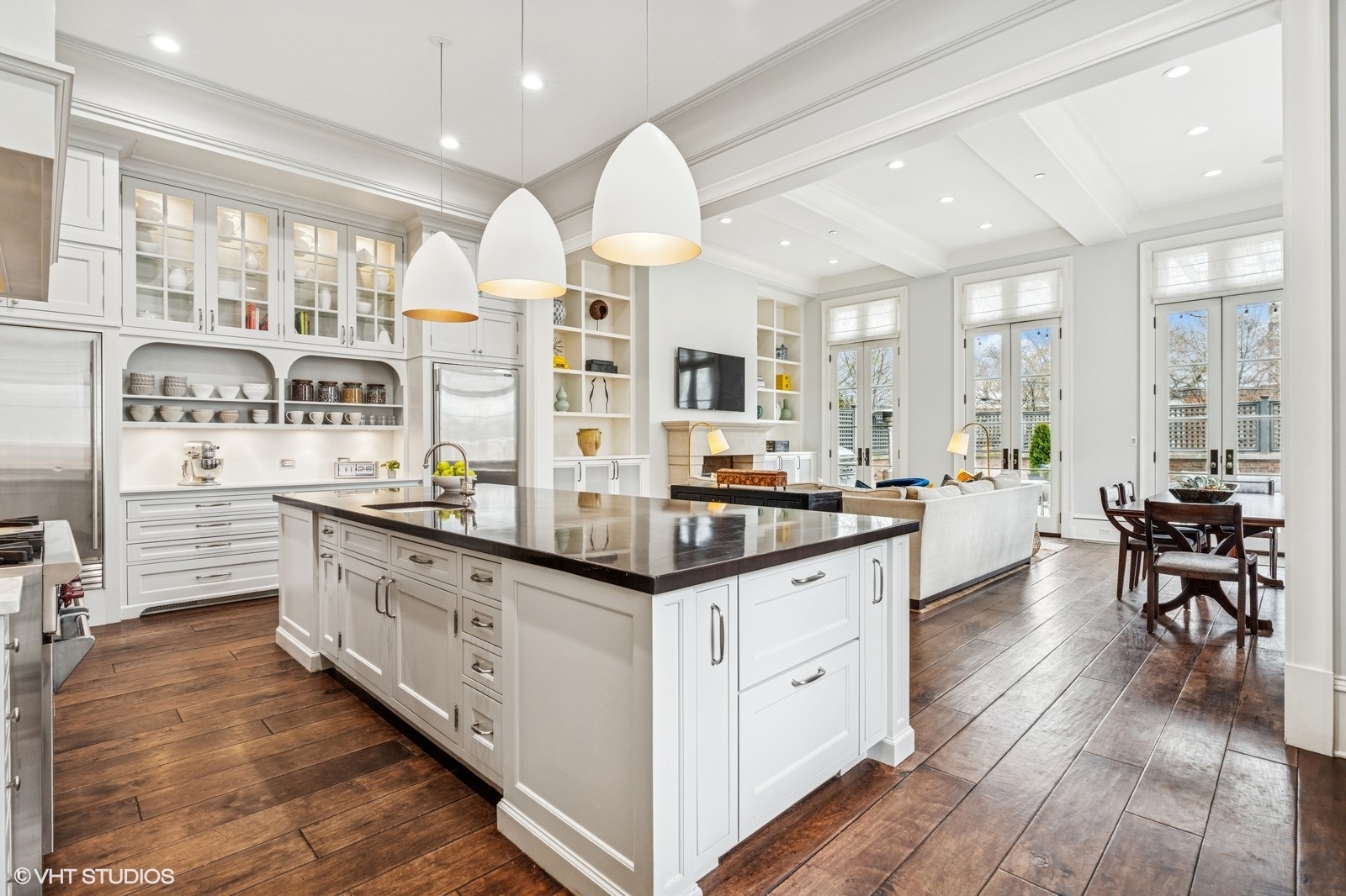 542 W Dickens Street