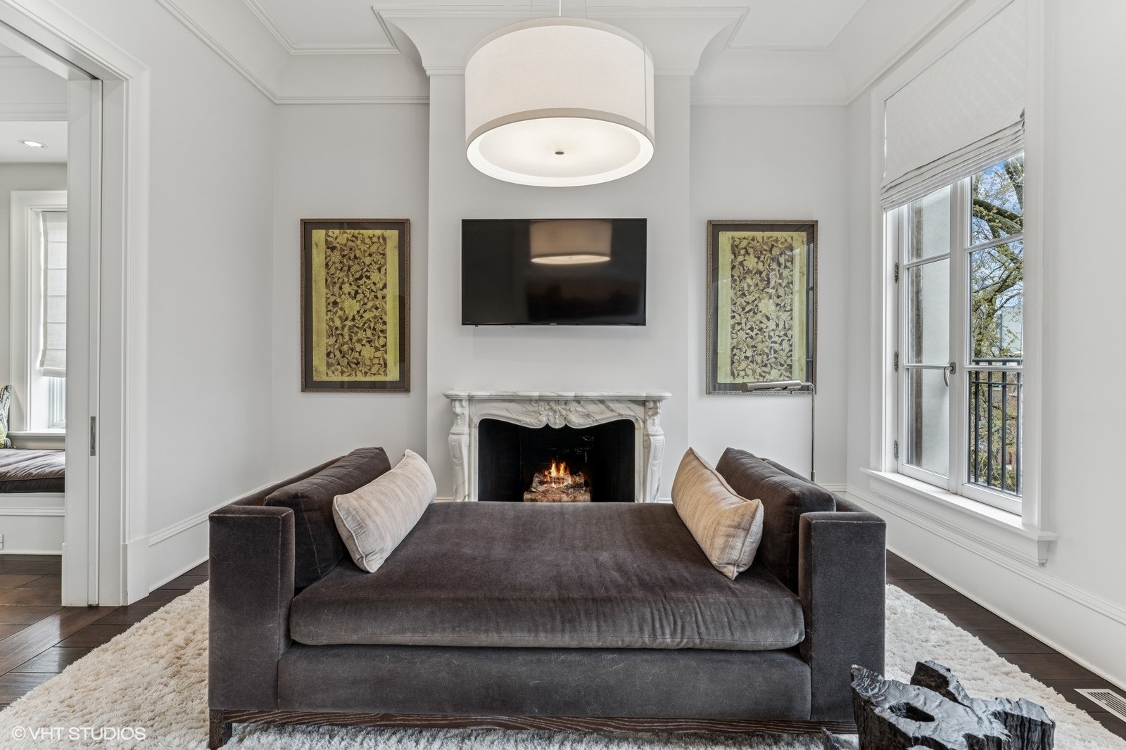 542 W Dickens Street