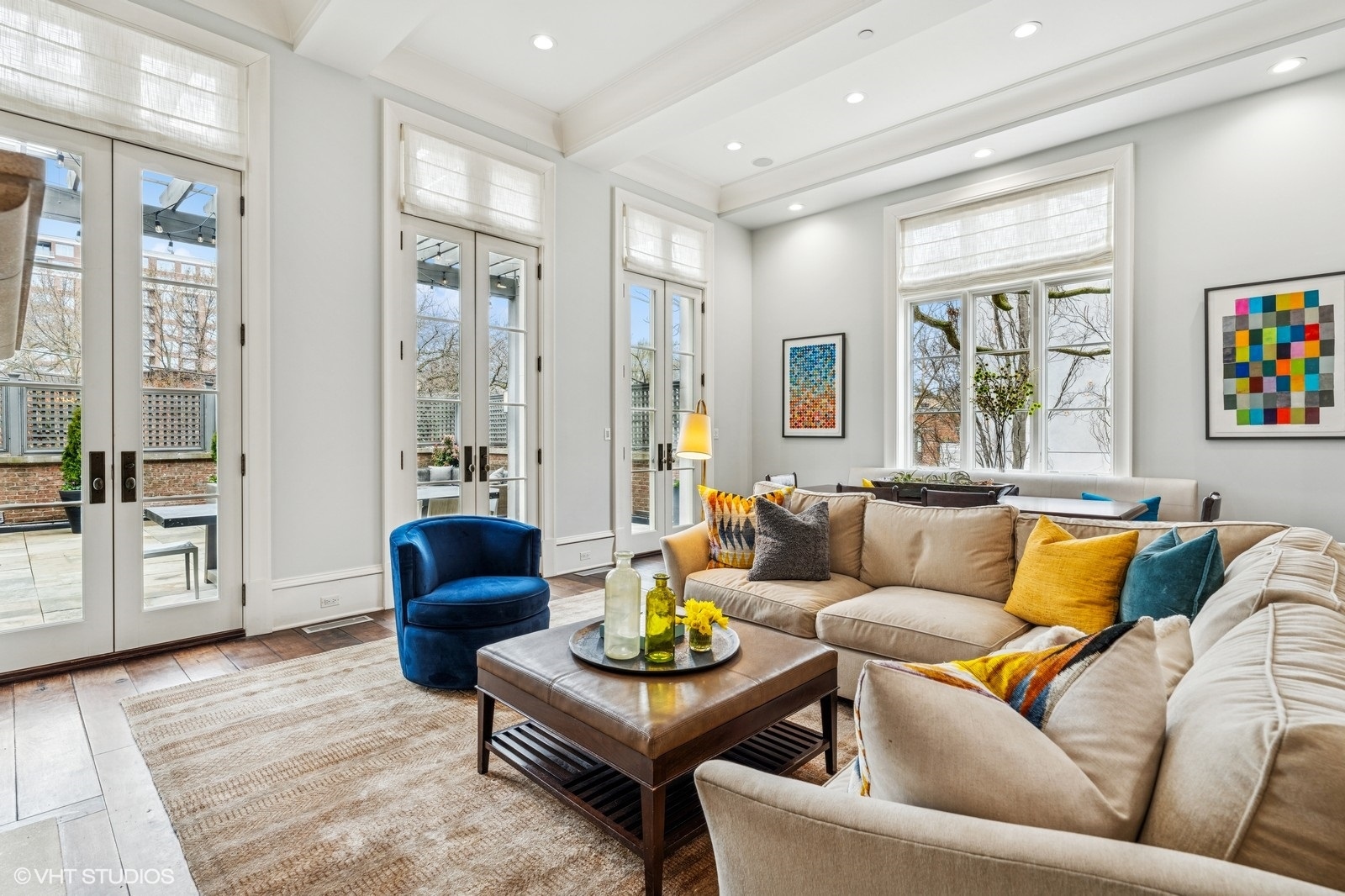 542 W Dickens Street