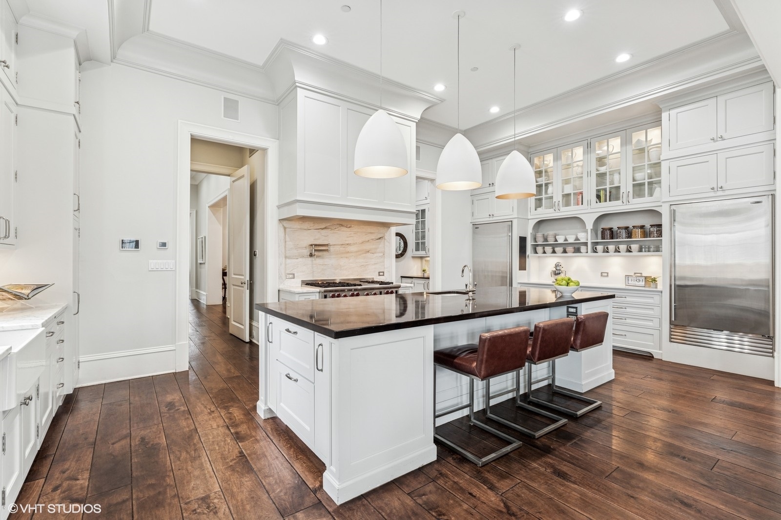 542 W Dickens Street