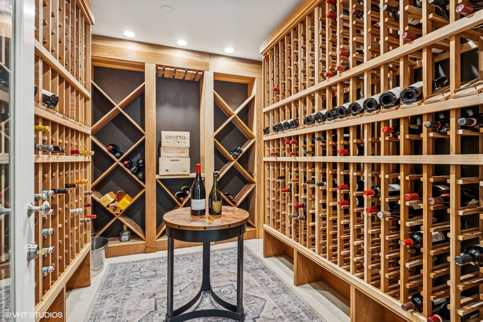 542 W Dickens Street