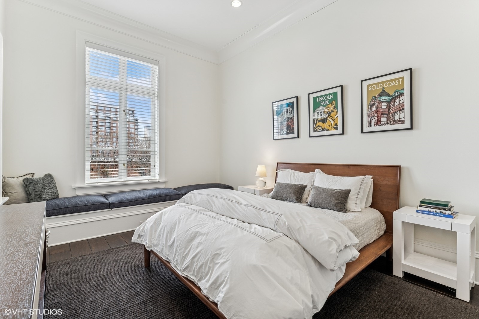 542 W Dickens Street