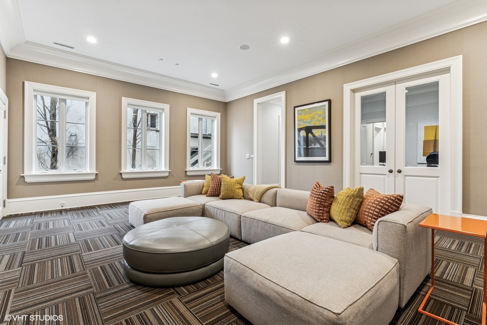 542 W Dickens Street