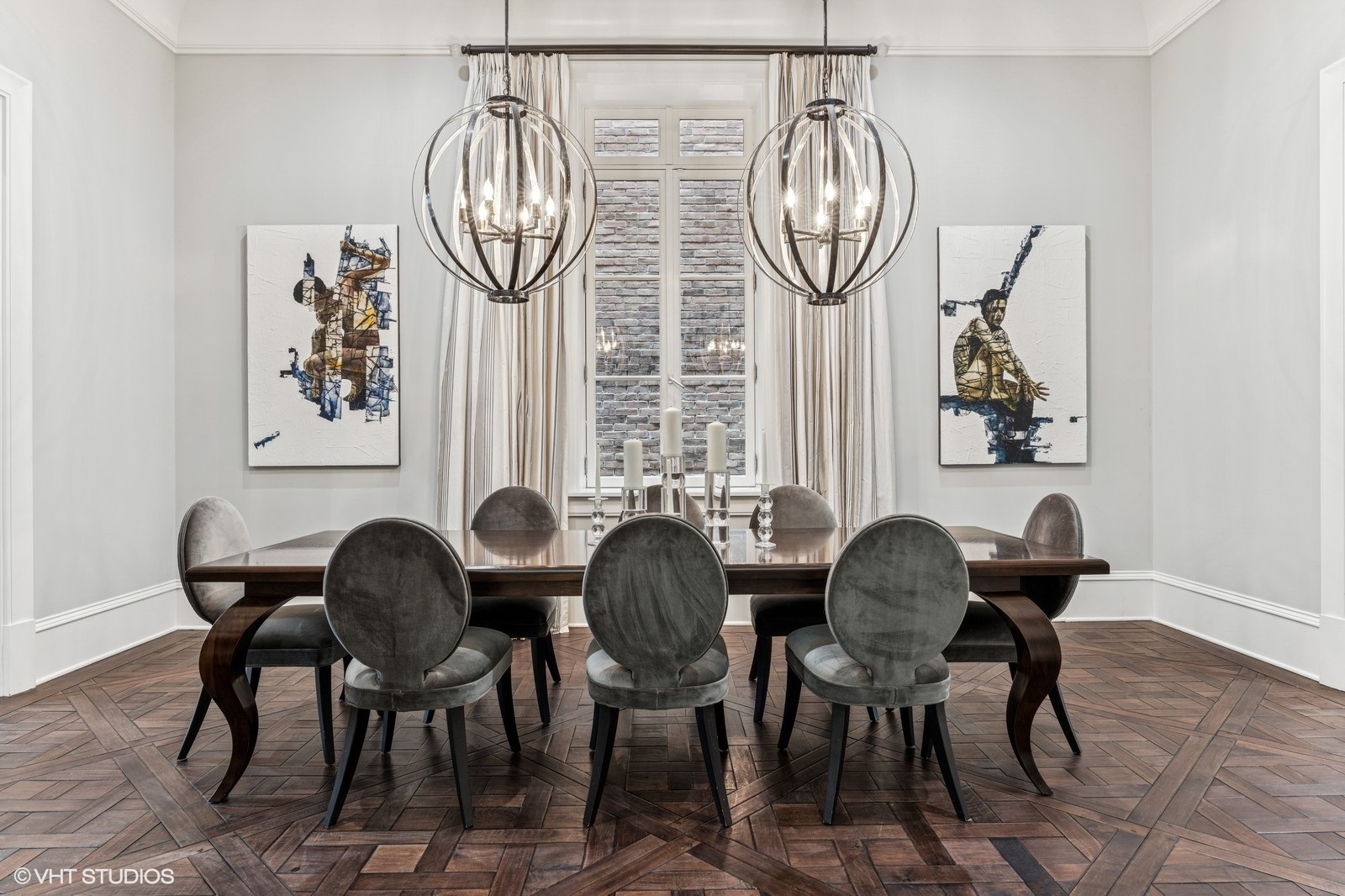 542 W Dickens Street