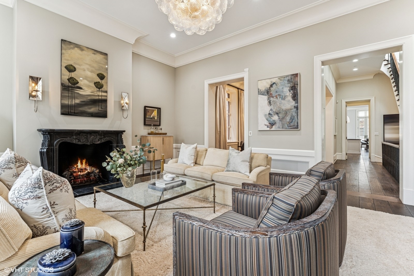 542 W Dickens Street