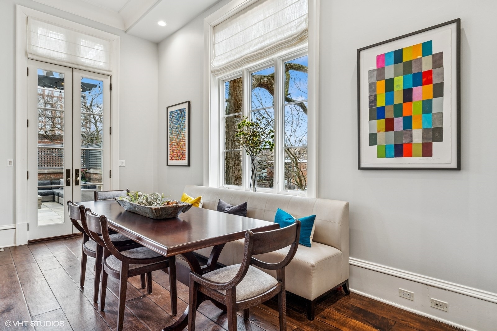 542 W Dickens Street