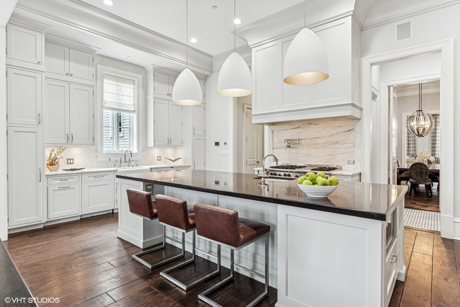 542 W Dickens Street