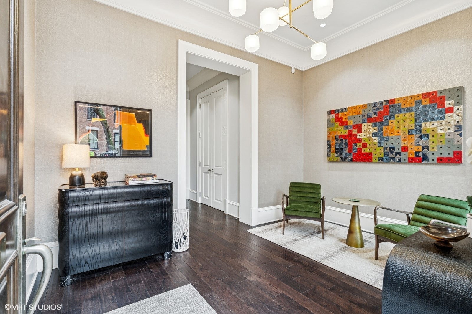 542 W Dickens Street