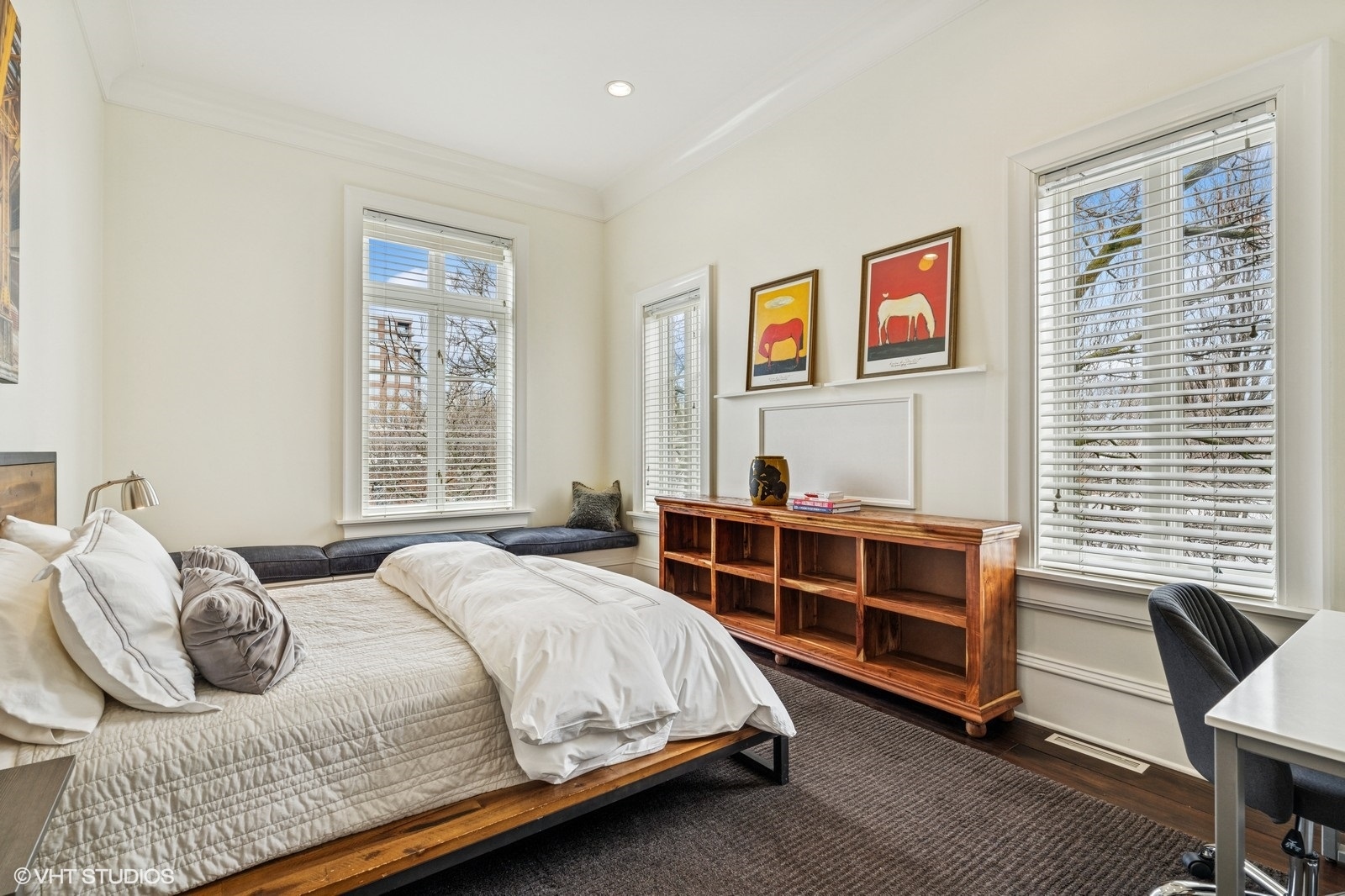 542 W Dickens Street