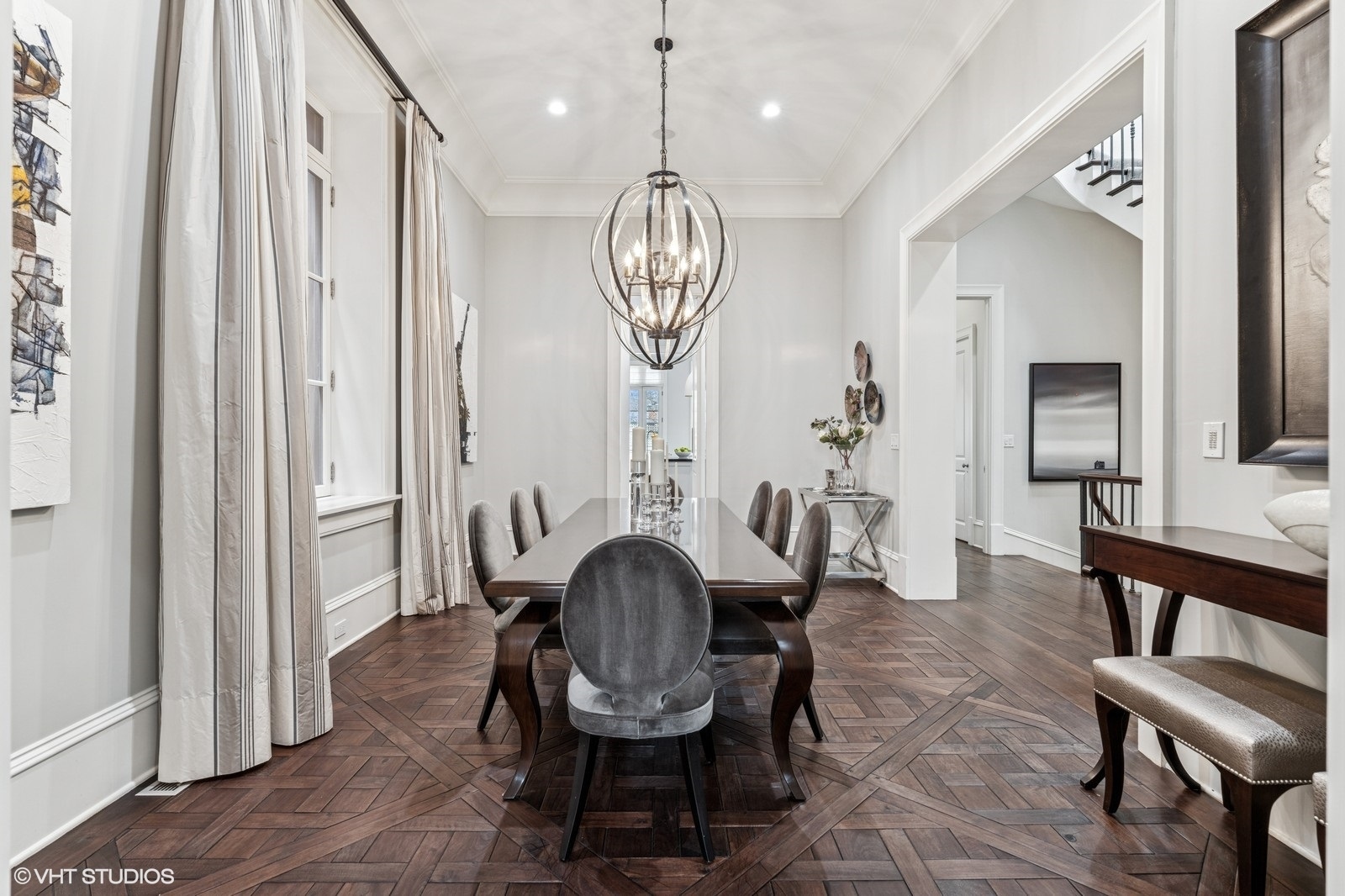 542 W Dickens Street