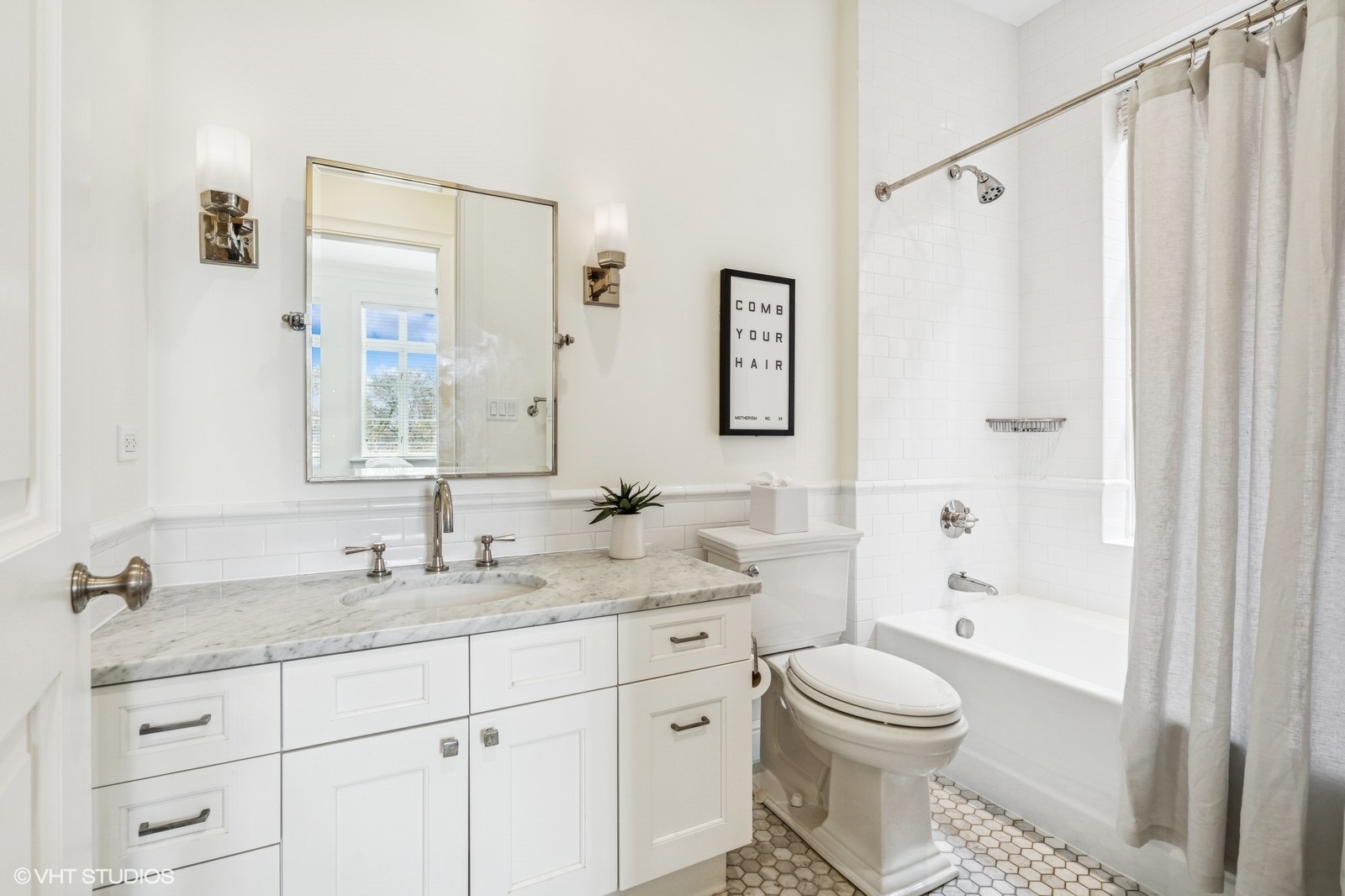 542 W Dickens Street