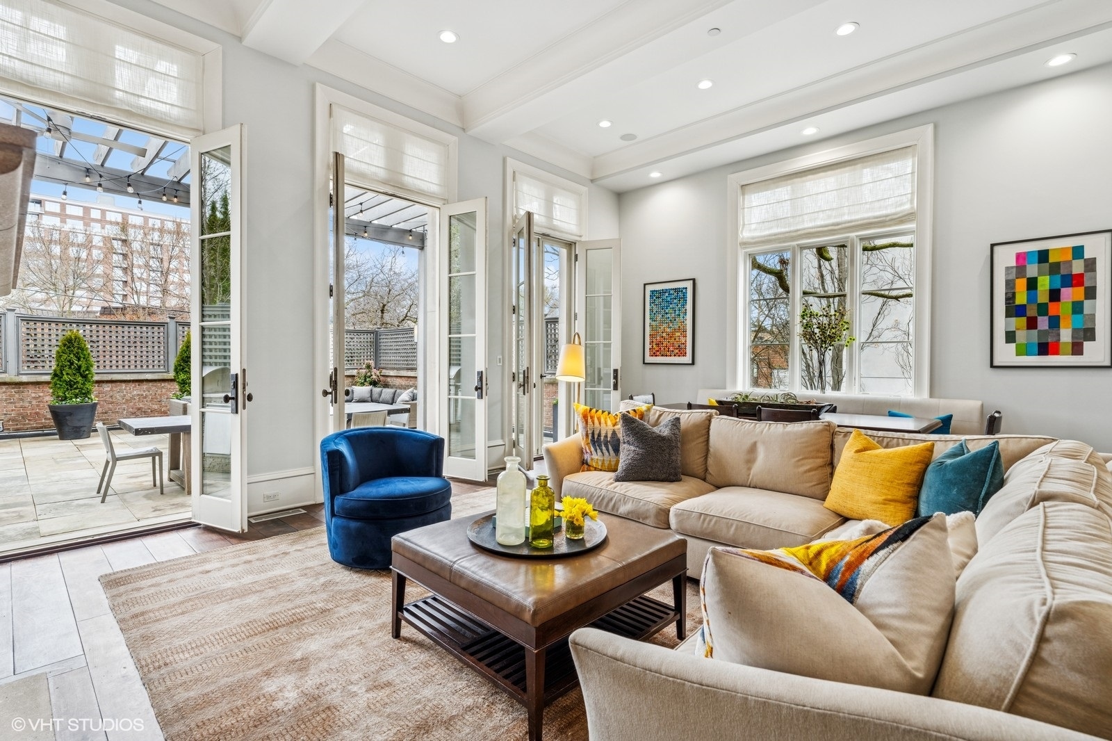 542 W Dickens Street