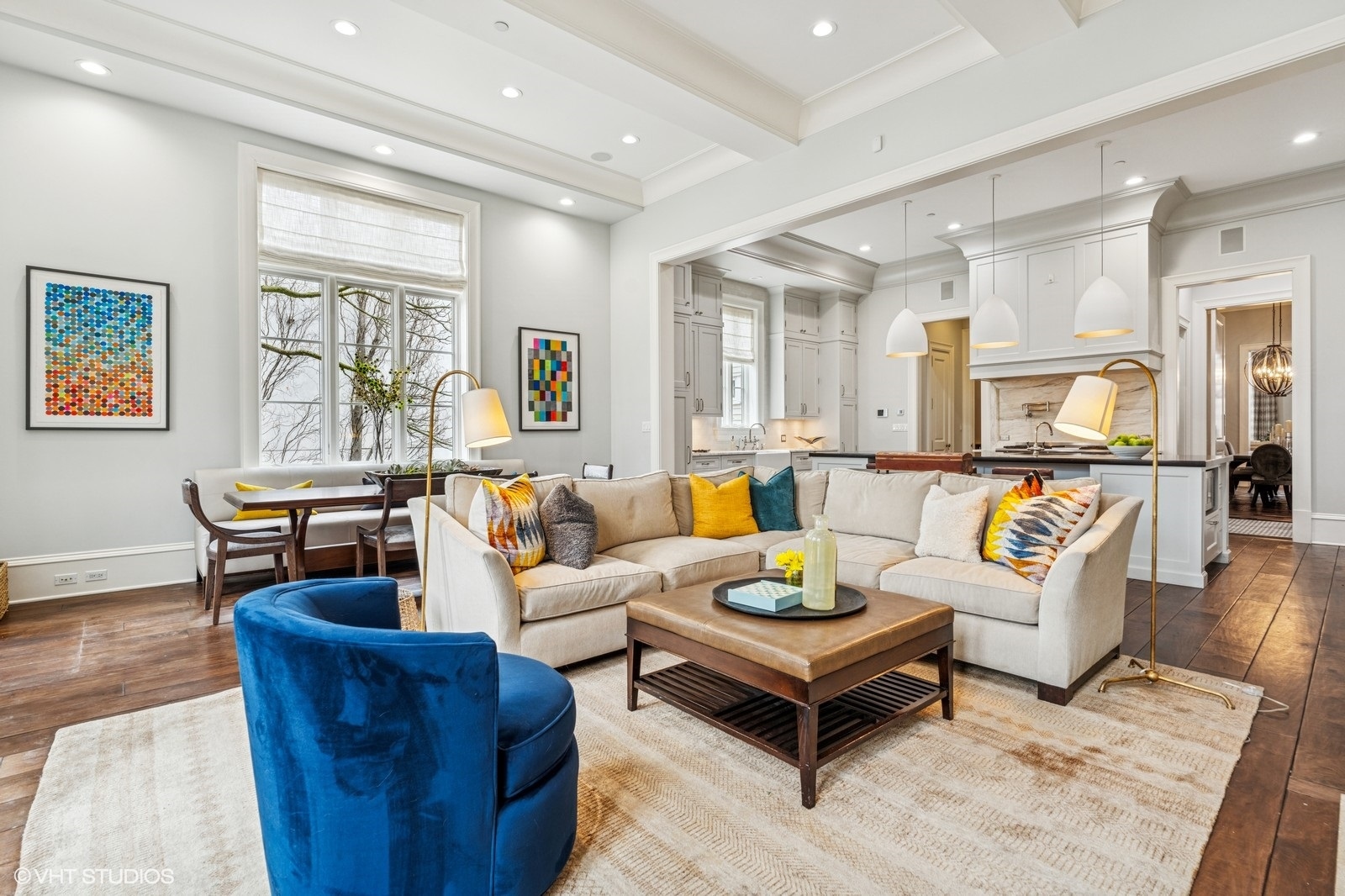 542 W Dickens Street