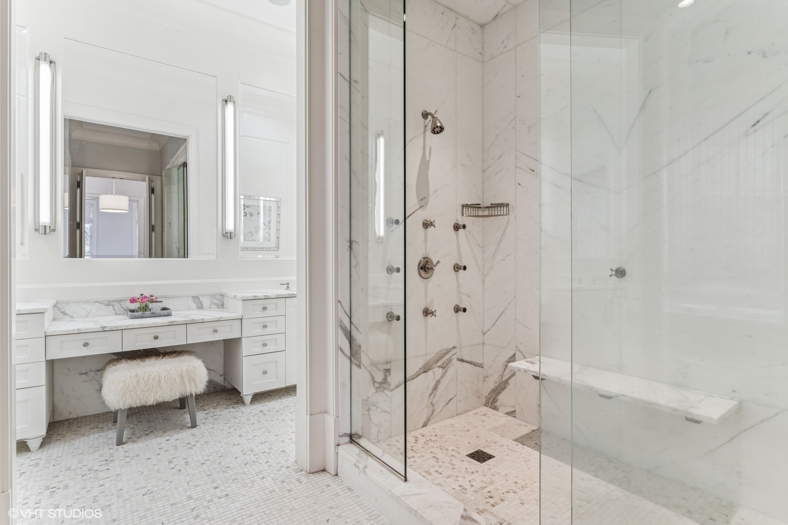 542 W Dickens Street