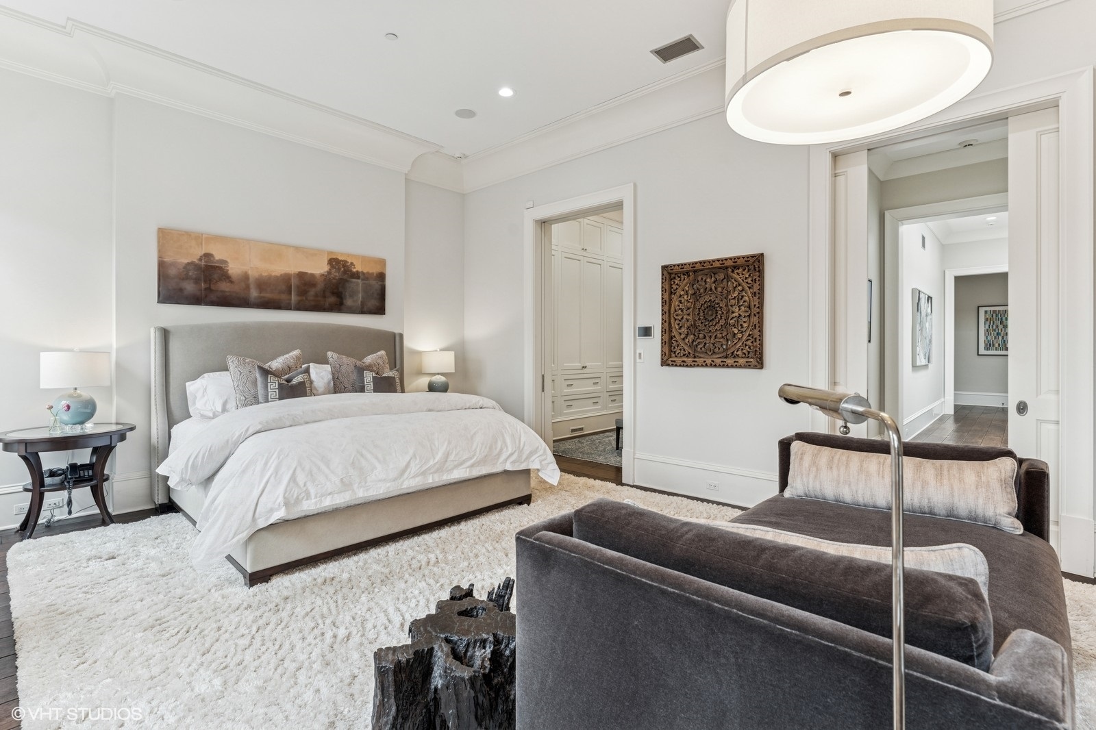 542 W Dickens Street