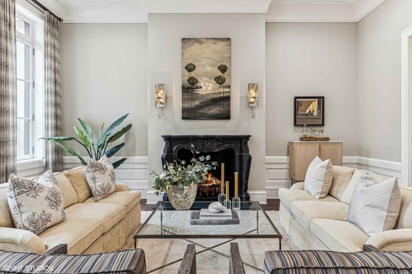 542 W Dickens Street