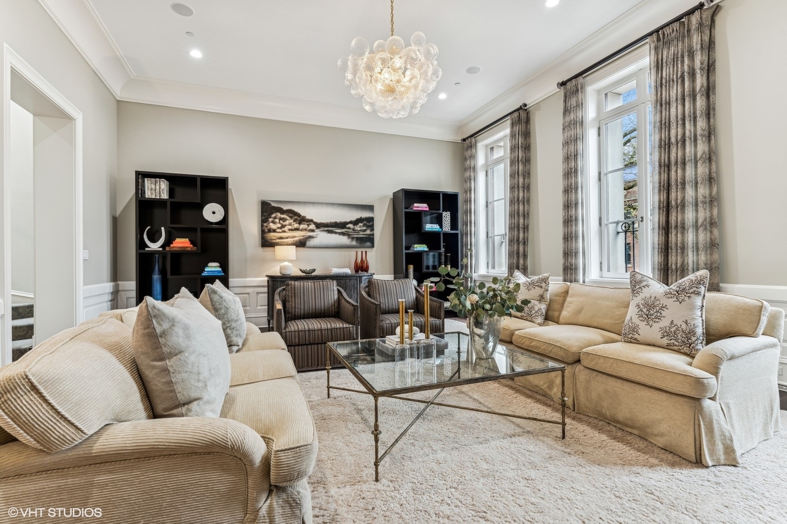 542 W Dickens Street