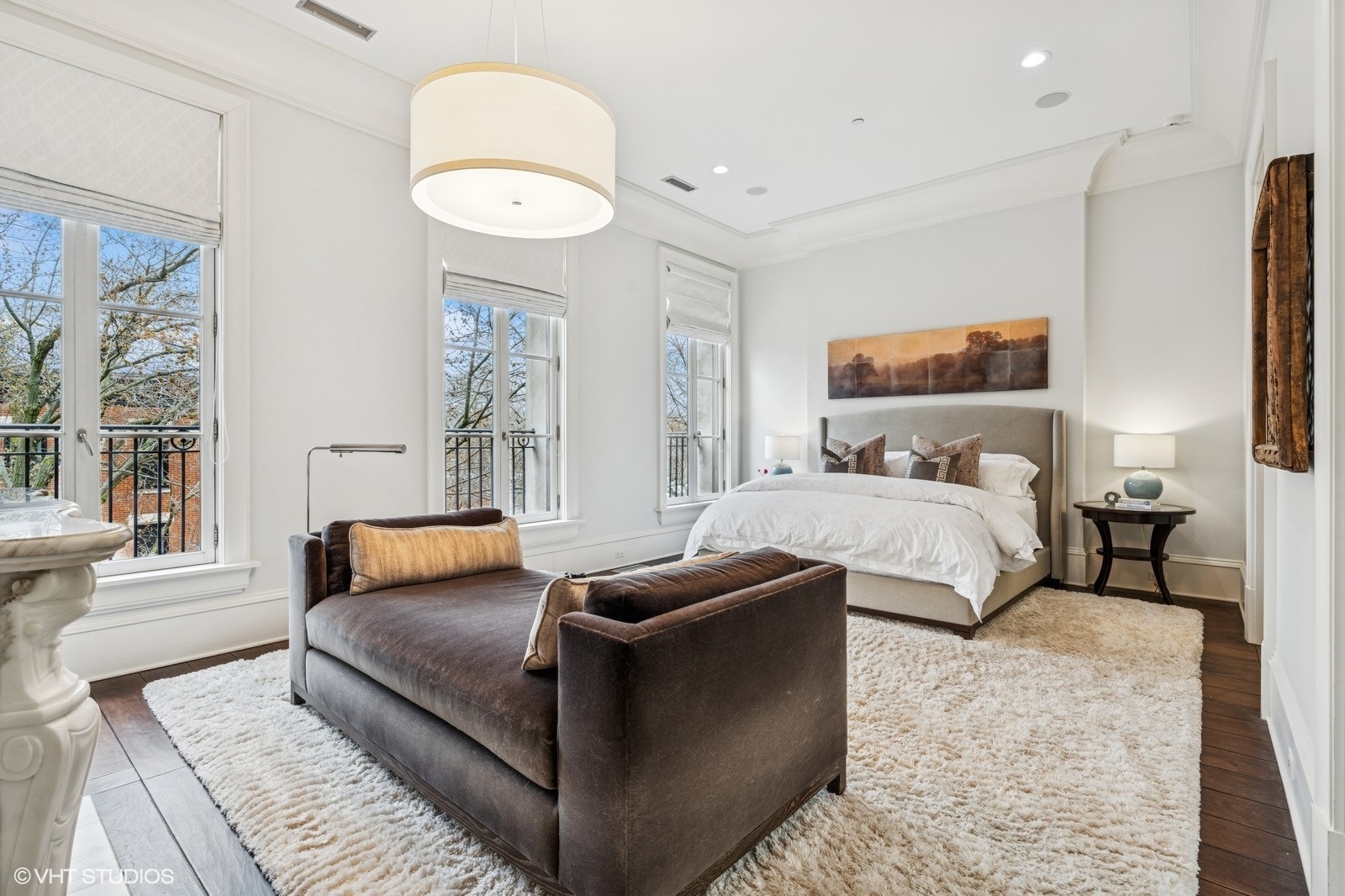 542 W Dickens Street