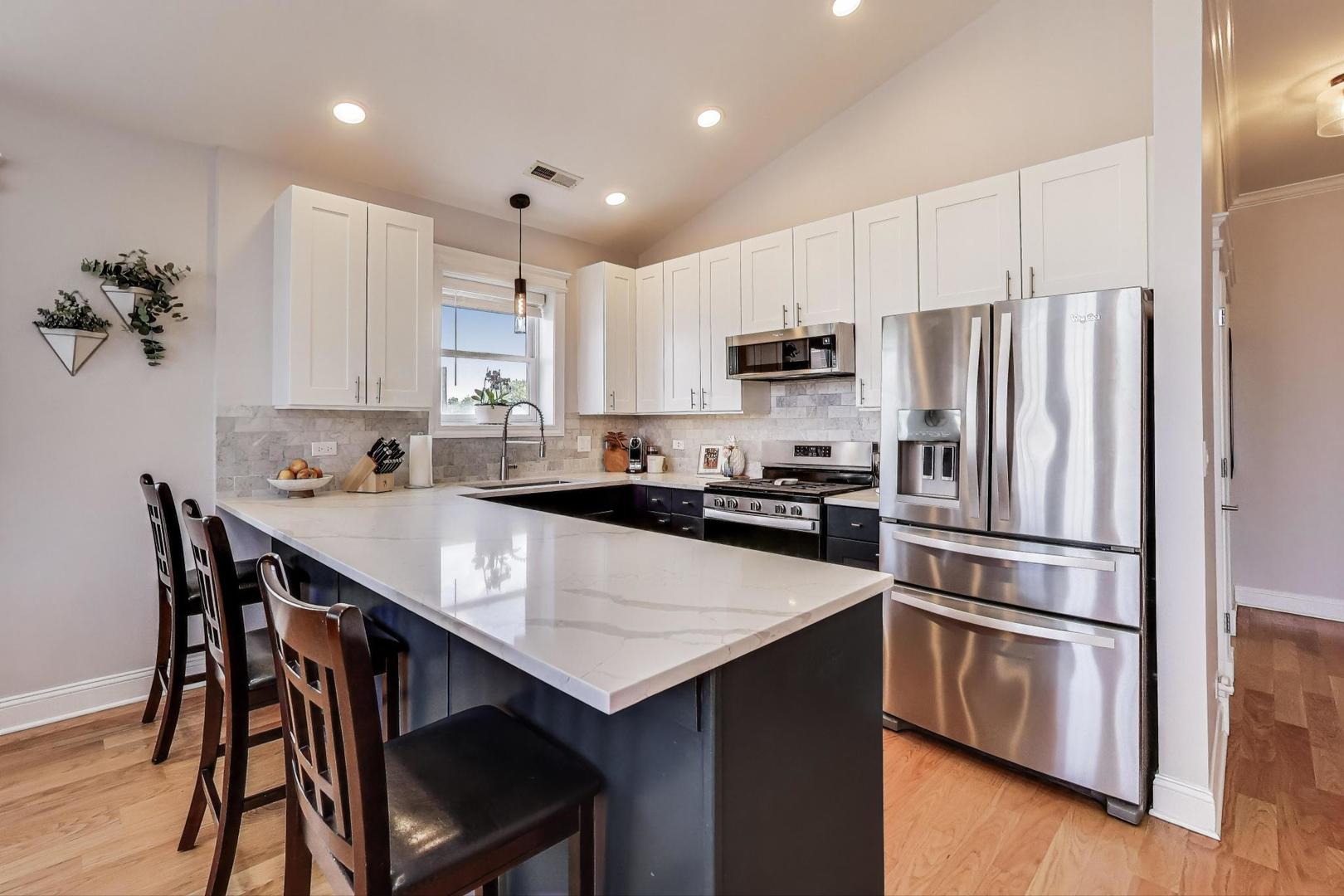 3708 N Ashland Avenue Unit: 3