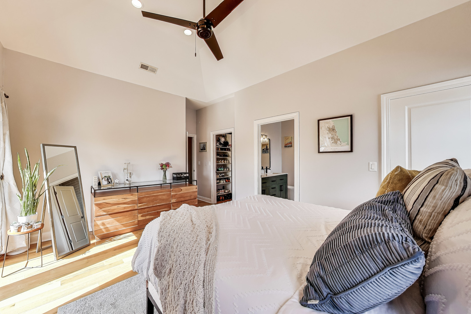 3708 N Ashland Avenue Unit: 3