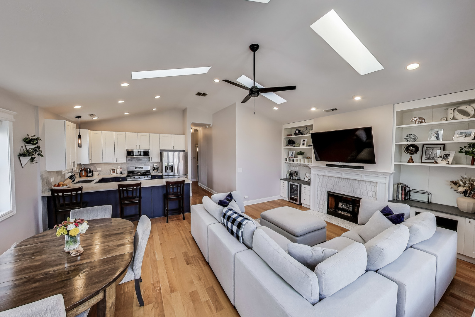 3708 N Ashland Avenue Unit: 3