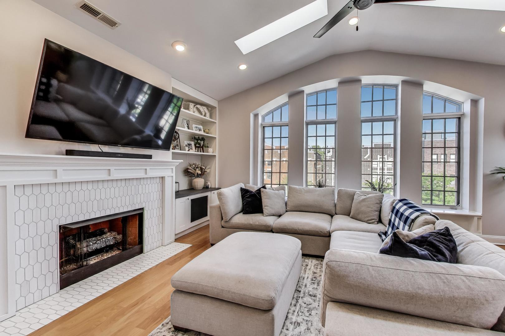 3708 N Ashland Avenue Unit: 3