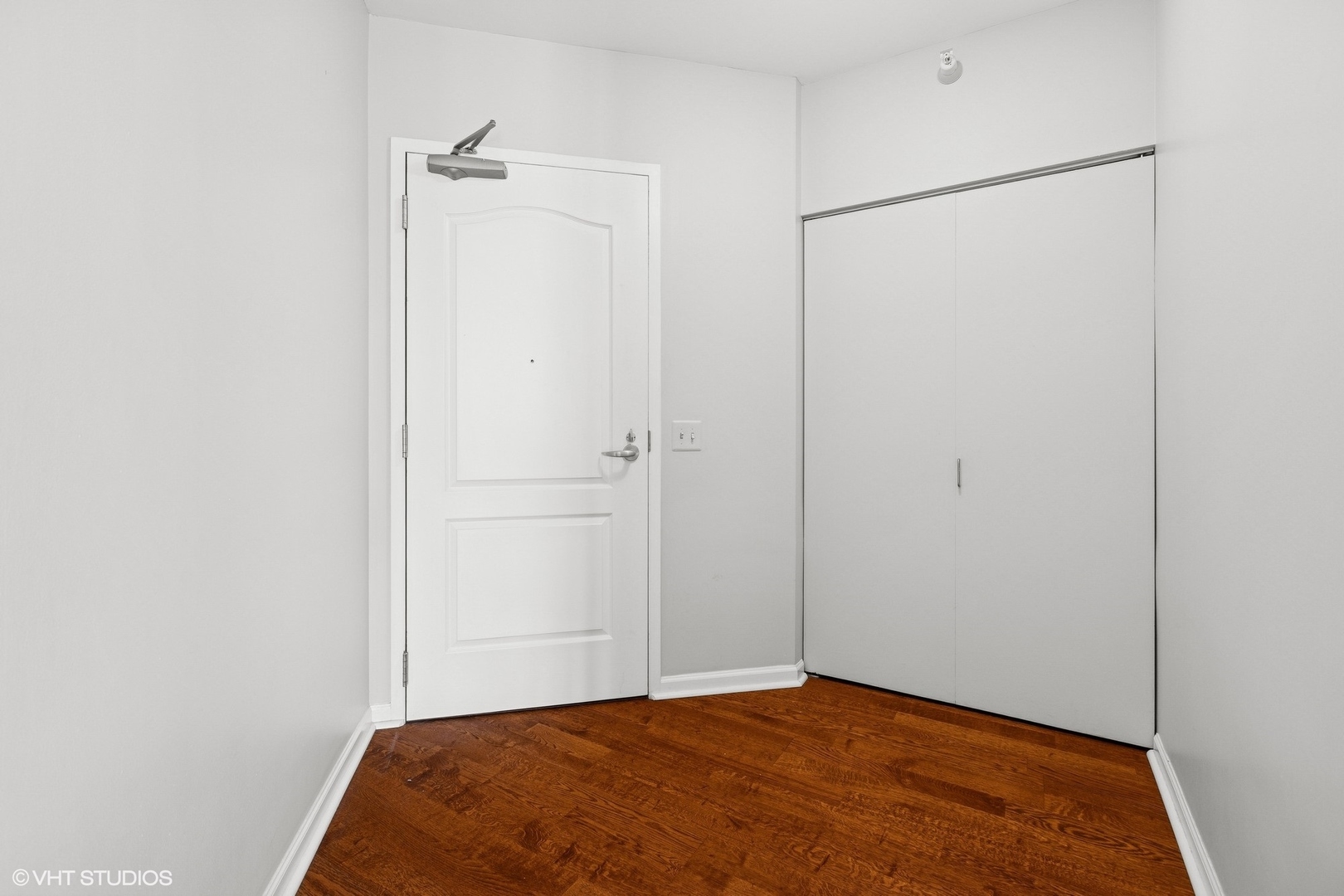 635 N Dearborn Street Unit: 2506