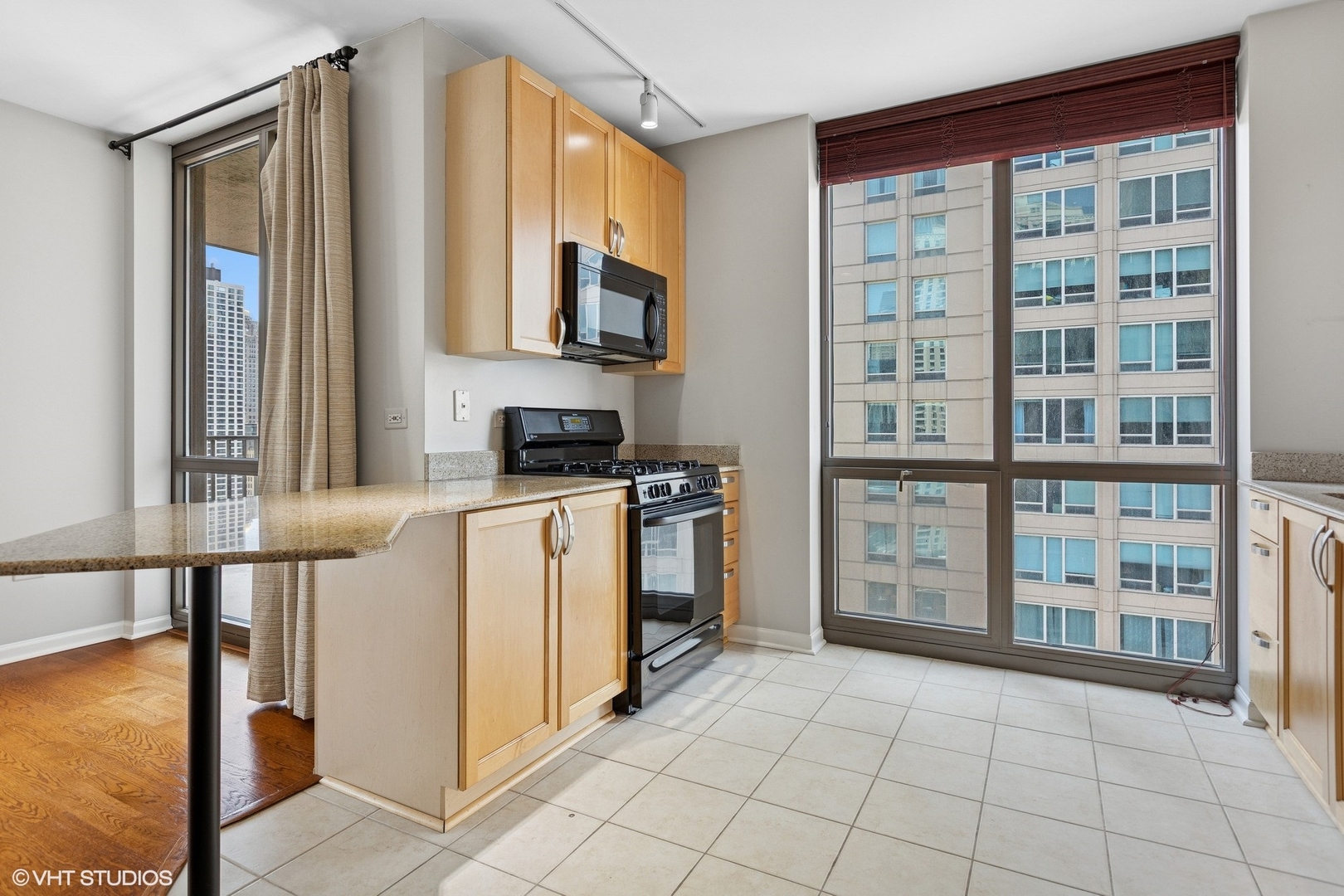 635 N Dearborn Street Unit: 2506
