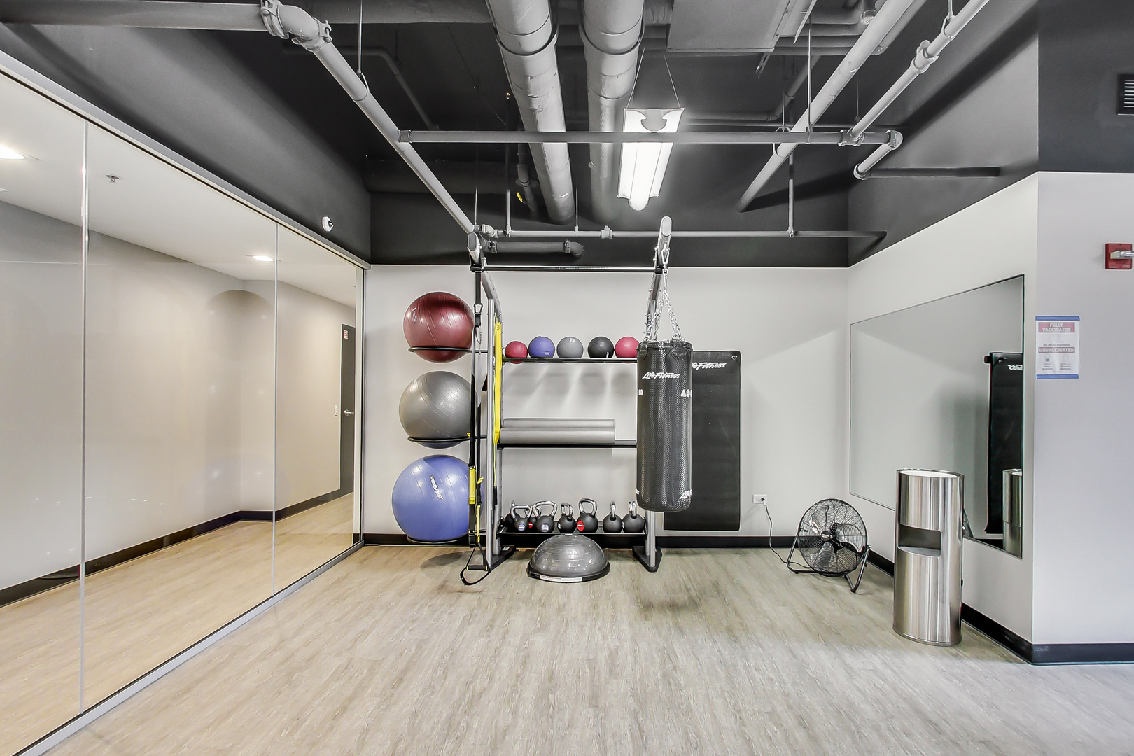 635 N Dearborn Street Unit: 2506