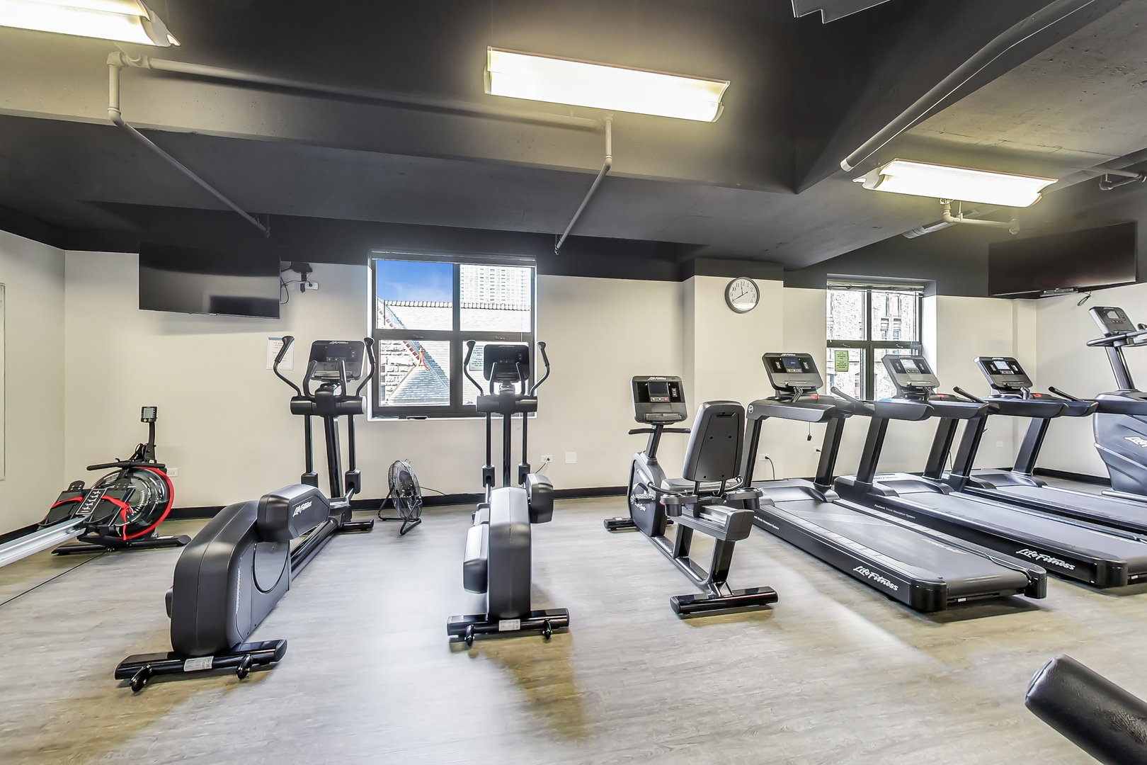 635 N Dearborn Street Unit: 2506