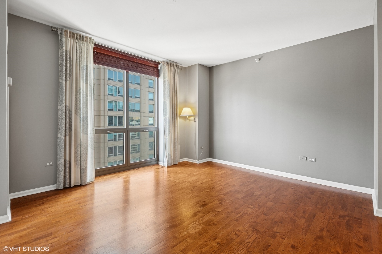 635 N Dearborn Street Unit: 2506