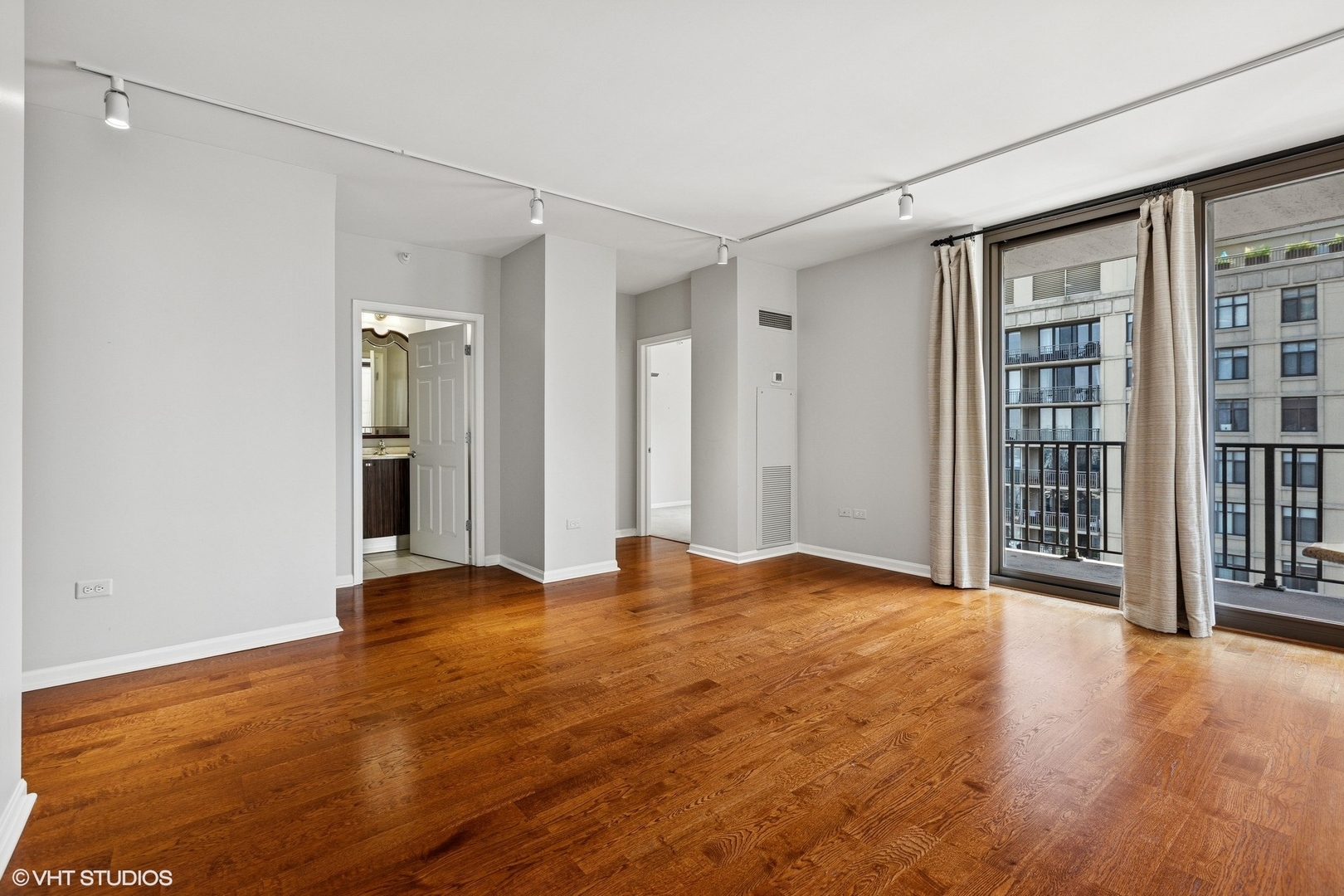 635 N Dearborn Street Unit: 2506