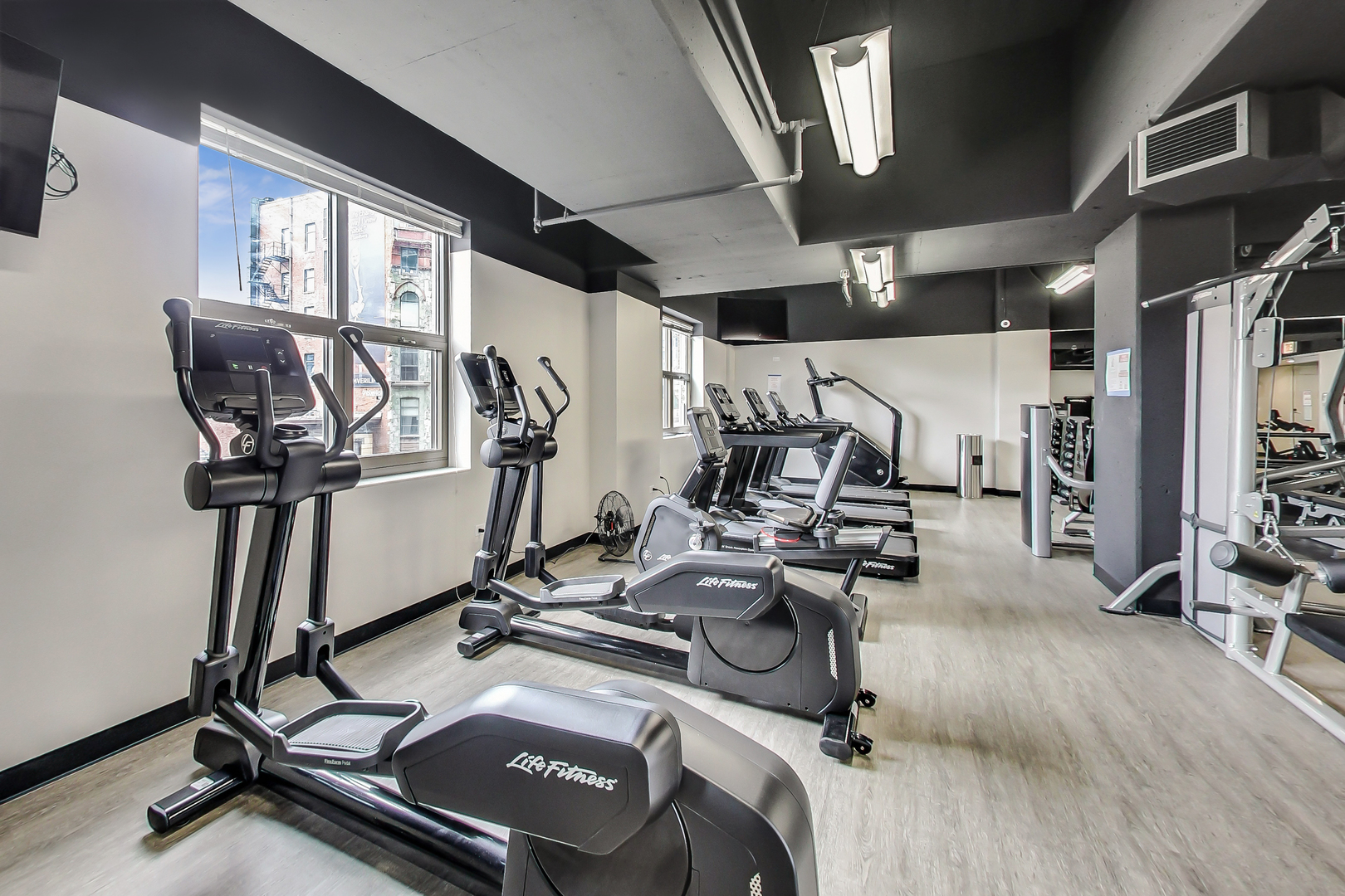 635 N Dearborn Street Unit: 2506