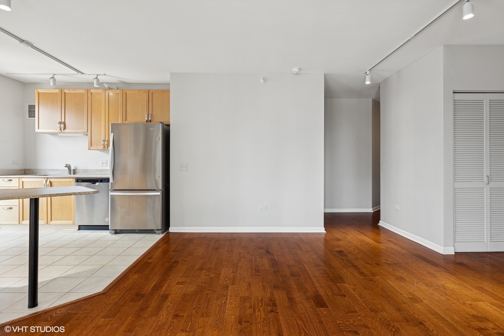 635 N Dearborn Street Unit: 2506