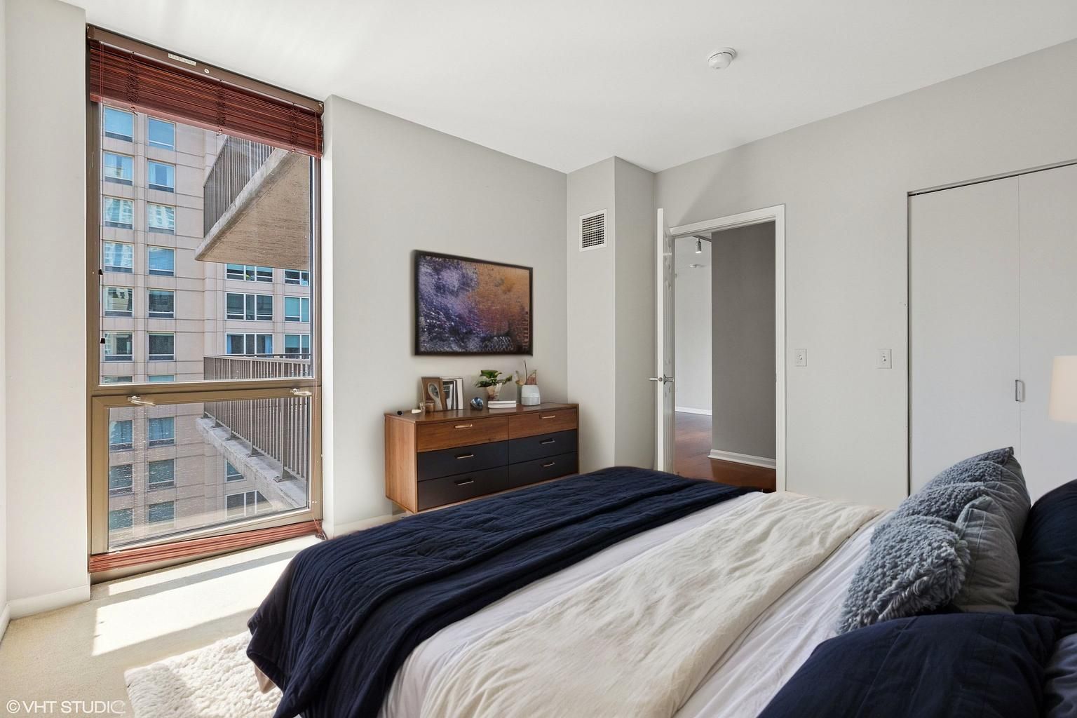 635 N Dearborn Street Unit: 2506