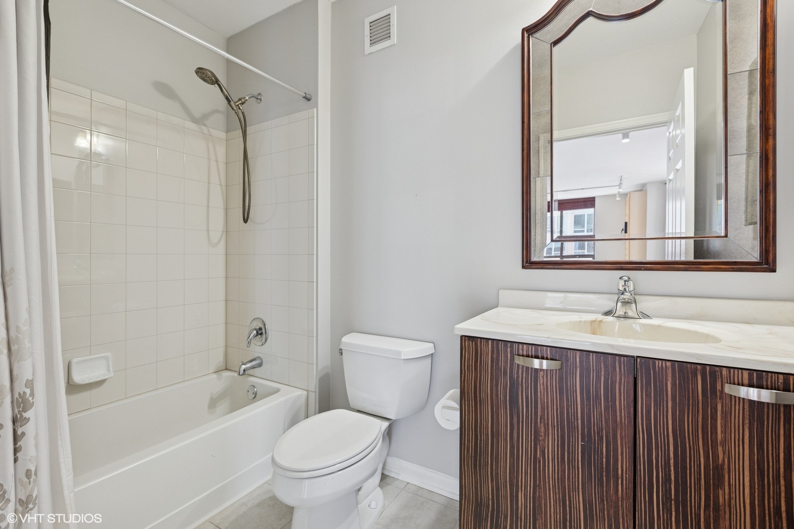 635 N Dearborn Street Unit: 2506