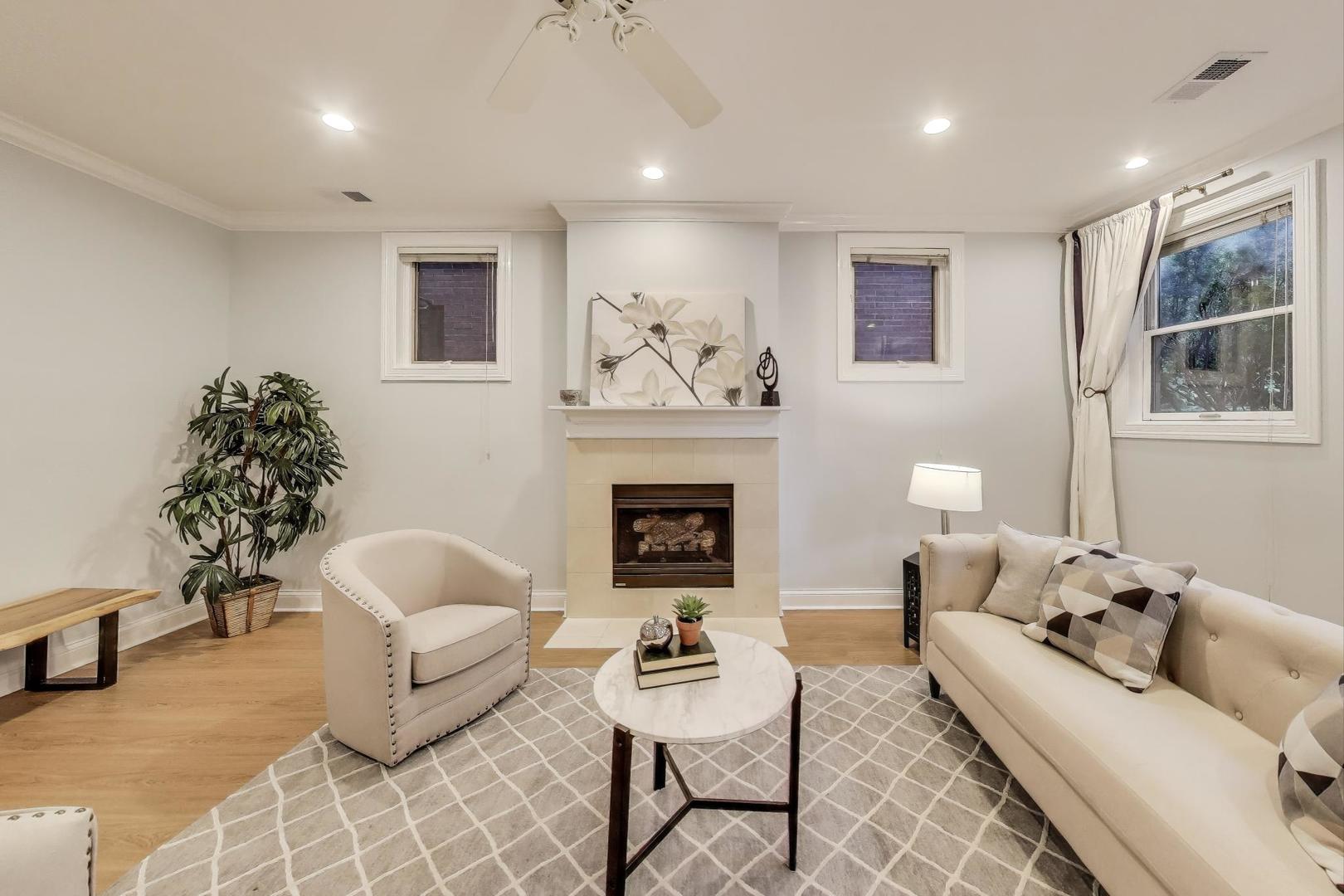 2715 N Southport Avenue Unit: 1S