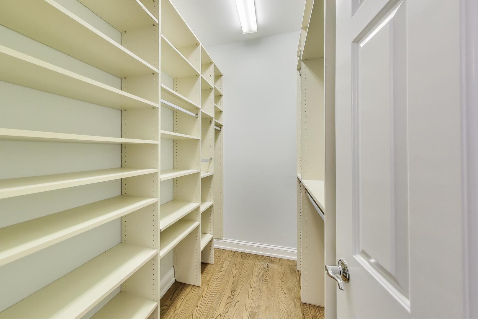 2715 N Southport Avenue Unit: 1S